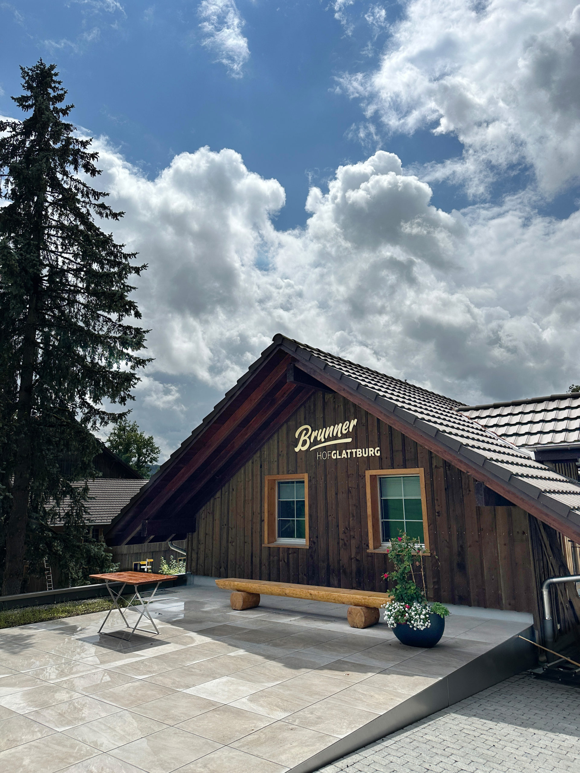 Gebäudebeschriftung Brunner Hof